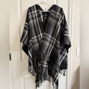 Women's Black and White Shawl/Poncho/Wrap/Oversize Scarf